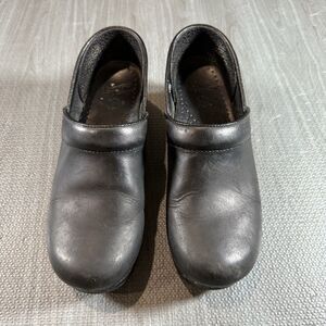Dansko Womens Professional Clog Size 38 US 7.5 Black Leather Nursing Shoe